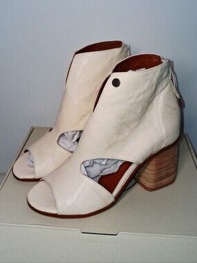 OXS Italian leather peep toe cutout ankle boot cream EU 38 US 8 NWT